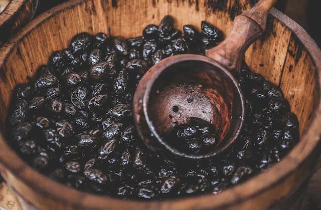 Eingelegte Schwarze Oliven