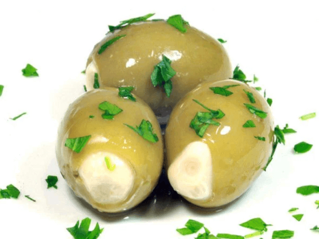 Oliven mit Knoblauch